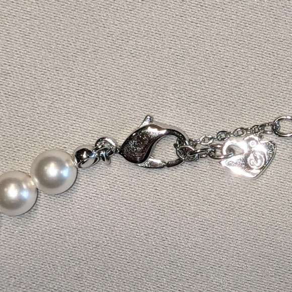 Pearl & Silver Necklace - Picture 2 of 3